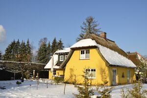 Einfamilienhaus im Winter.