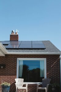 Haus mit einer PV Anlage auf dem Dach.